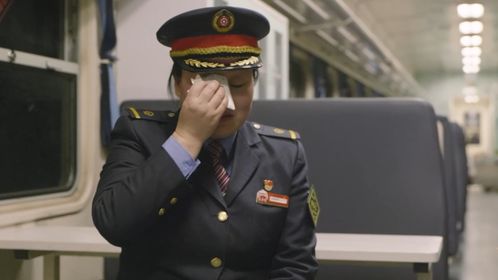 女列车长一辈子服务一趟车_女高铁列车长李想：参加2009年国庆大阅兵是一辈子的荣耀